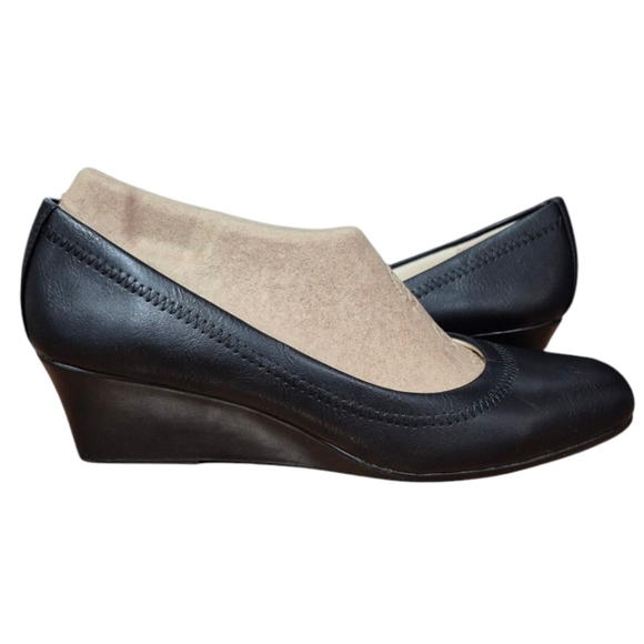 Life Stride Black Wedge Slip-On Shoes Size 7W BNIB - Picture 2 of 8